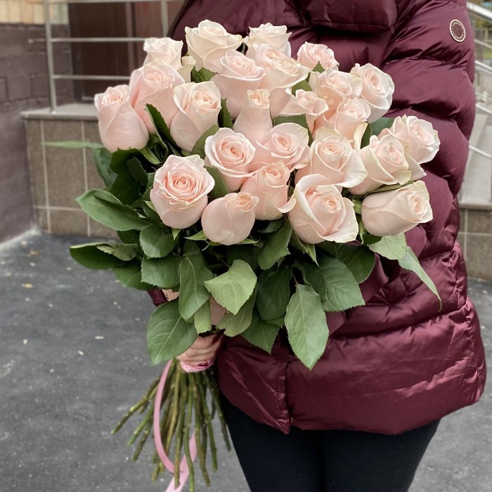 25 высоких розовых роз Помароса